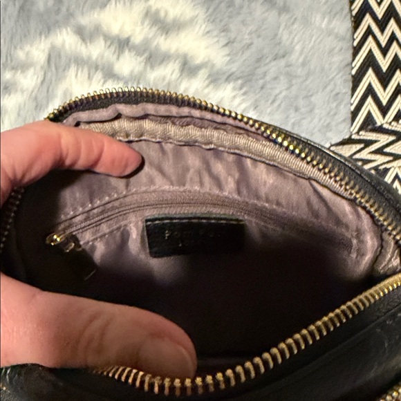 Elegant Black Leather Crossbody Bag - Picture 4 of 6